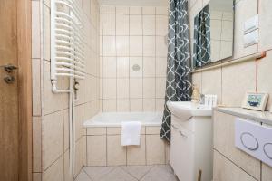 Dzielna Comfort Apartment by BookingHost