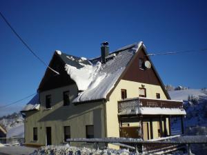 Cozy Ski Base with Garden