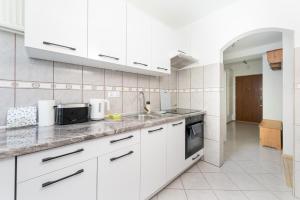 Dzielna Comfort Apartment by BookingHost