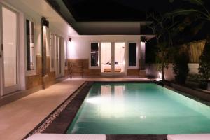 Ubud White pool Villa for 6 ppl