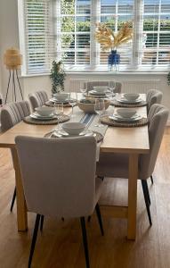 Beach Retreat luxury home just 2 minutes walk to the beach