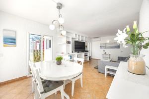 Penthouse Living with Rooftop Terrace & Sea View