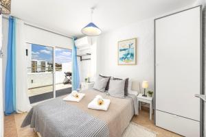 Penthouse Living with Rooftop Terrace & Sea View