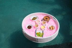 Ubud White pool Villa for 6 ppl