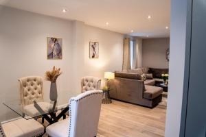 Flat 8-1 BR private parking