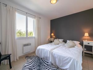 Villas Villa in Oupia with Private Pool & Views : photos des chambres