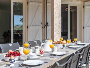 Villas Villa in Oupia with Private Pool & Views : Villa 4 Chambres