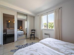Villas Villa in Oupia with Private Pool & Views : photos des chambres