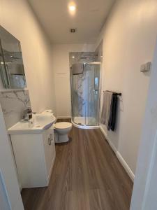 Luxury Deerpark Villa Iconic Rock Views & Outdoor Sauna sleeps 16 Guests