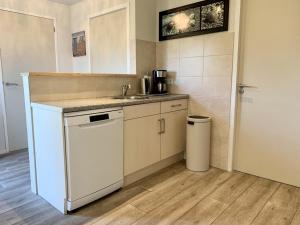 Home in Sint Maartenszee with Veranda