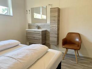 Home in Sint Maartenszee with Veranda