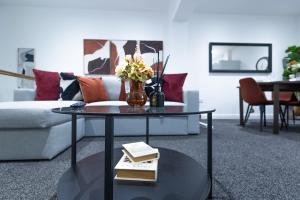 Cozy Riverside Apartment 5mins to train station