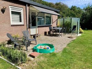 3 bedrooms, 5 beds, beautiful garden