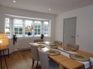 Beach Retreat luxury home just 2 minutes walk to the beach