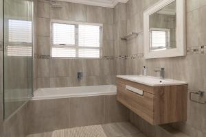 Beverly Hills Malibu 33