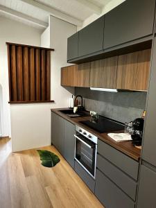 Comos Hill Apartments - Foresta