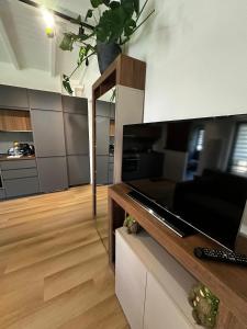 Comos Hill Apartments - Foresta