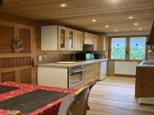 Chalets Chalet in Notre-Dame near Ski Lift : photos des chambres