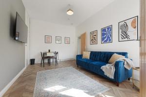 New Flat, Parking, 3 Bedrooms, Sleeps 6