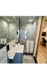 Grand Anukmpa studio