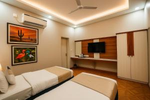 OPUS By Hotel Shiv - Green Park