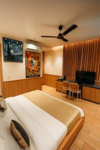 OPUS By Hotel Shiv - Green Park