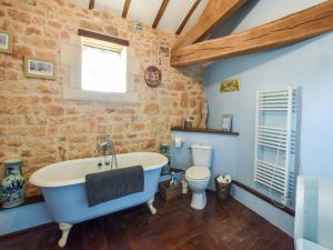 Maisons de vacances Holiday Home in Charente with Pool and Castle : photos des chambres