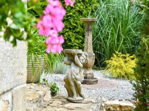 Maisons de vacances Holiday Home in Charente with Pool and Castle : photos des chambres
