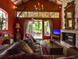 Maisons de vacances Holiday Home in Charente with Pool and Castle : photos des chambres