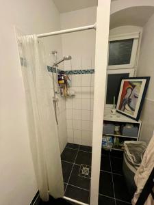 Charming artsy room with garden Access