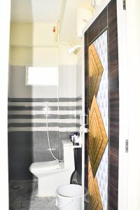 SRI NAVANEETHA KRISHNA MAHAL & RESIDENCY Ac