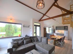 The Waltz of the Chickadees in Somme Leuze