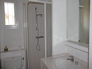 Villas Villa in Provence with Pool and Garden : photos des chambres