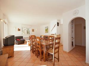 Villas Villa in Provence with Pool and Garden : photos des chambres