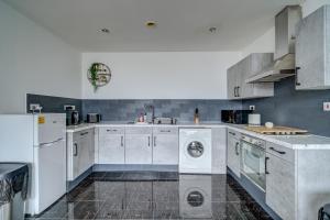 Opulent Skyline Stays