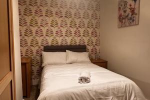 Curzon St - 4 Beds Sleeps 7 with Street Parking