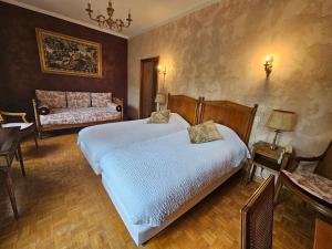 Hotels Logis Hostellerie Du Grand Duc hotel restaurant : photos des chambres