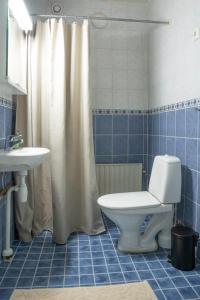 Spacious 2-room Apartment with free parking and Wi-Fi