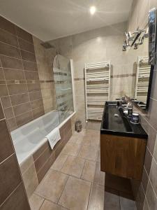 Hotels Logis Hostellerie Du Grand Duc hotel restaurant : Chambre Lits Jumeaux