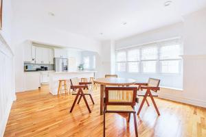 Inviting 3BR Home with Porch & Greenery