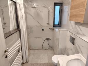 Tritos - Sleeps 11 - Balcony - Parking - Sea View