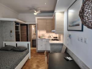 Tritos - Sleeps 11 - Balcony - Parking - Sea View