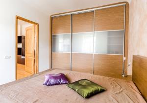 Two room artistic studio in the center of Riga with self check-in and free parking