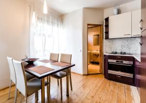 Two room artistic studio in the center of Riga with self check-in and free parking