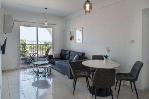Phaedrus Living Golden Seaview Residence