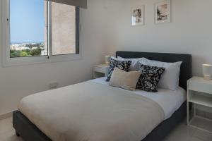 Phaedrus Living Golden Seaview Residence