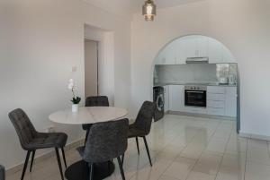 Phaedrus Living Golden Seaview Residence