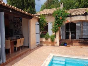 Maisons de vacances Villa in Salernes with Private Pool & Garden : photos des chambres