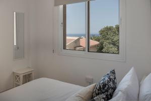 Phaedrus Living Golden Seaview Residence