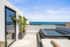 Hospi Living Stalis Beachfront Suites with Heated Jacuzzi